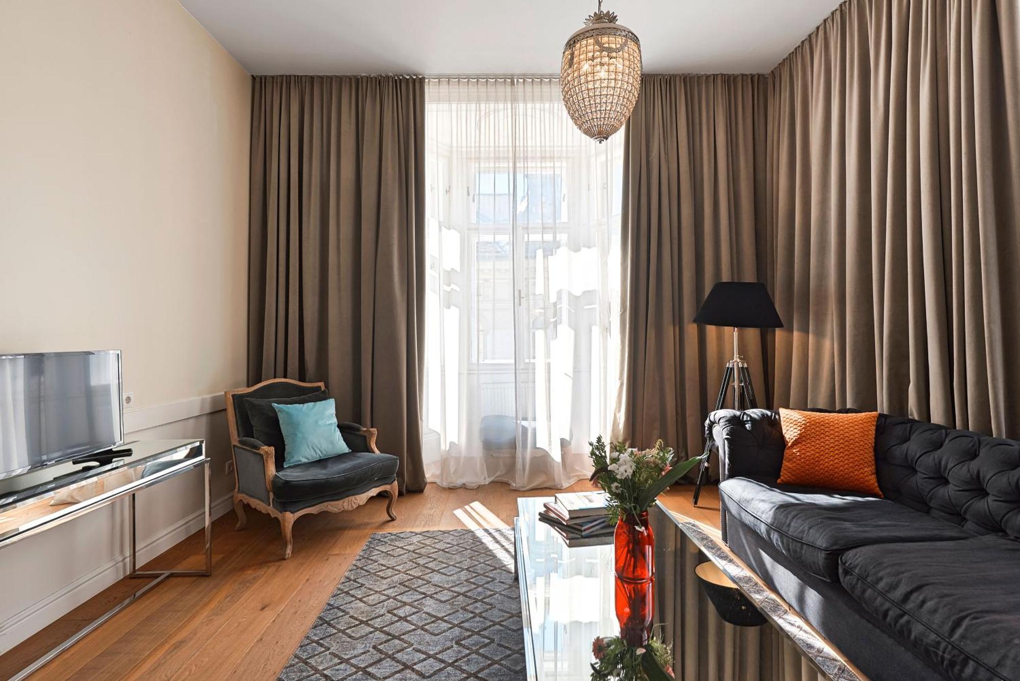 Apartment 6 *