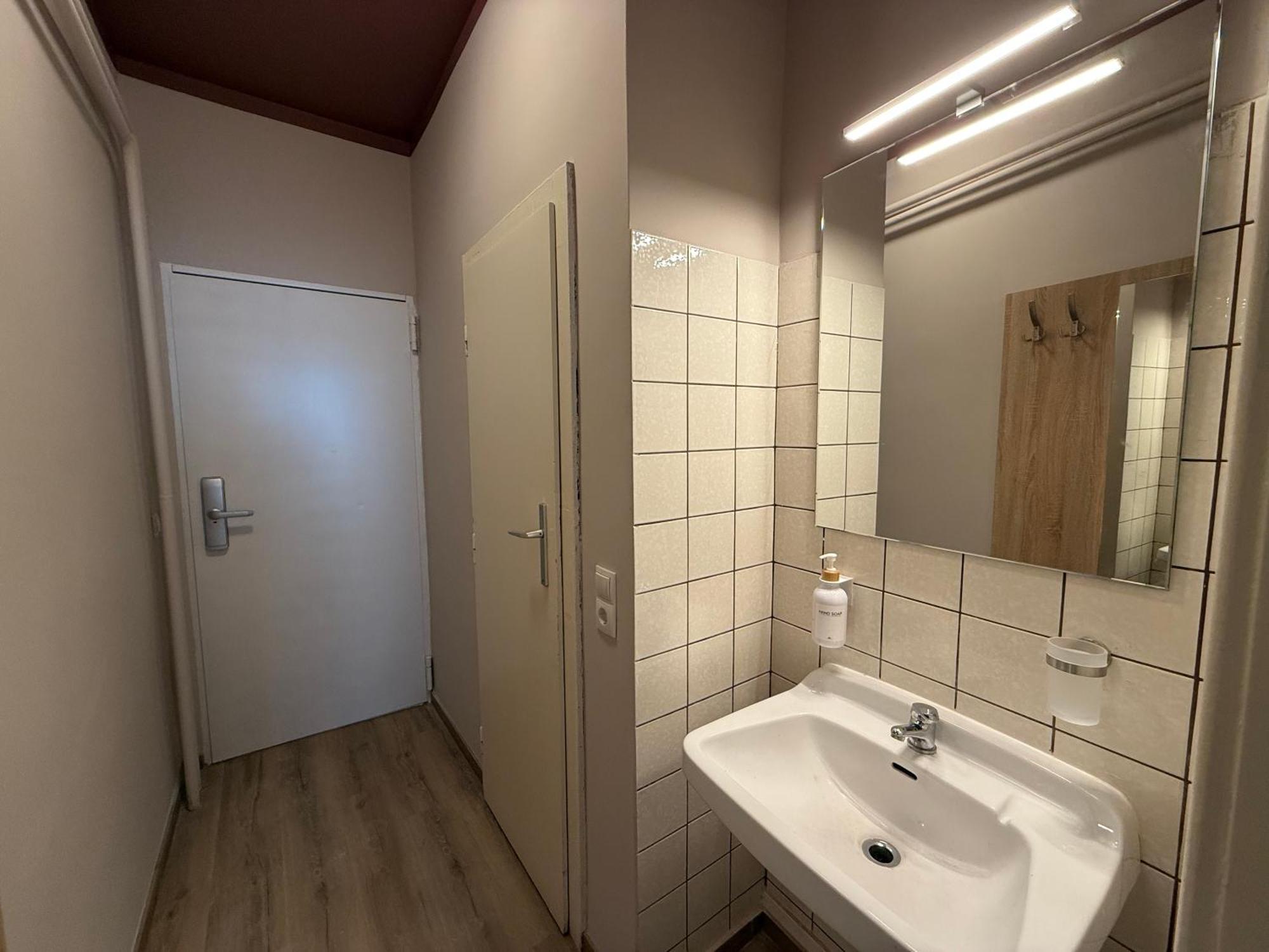 Dependance Rooms I 6 Mins To U6 Alser Strasse I Self Check In