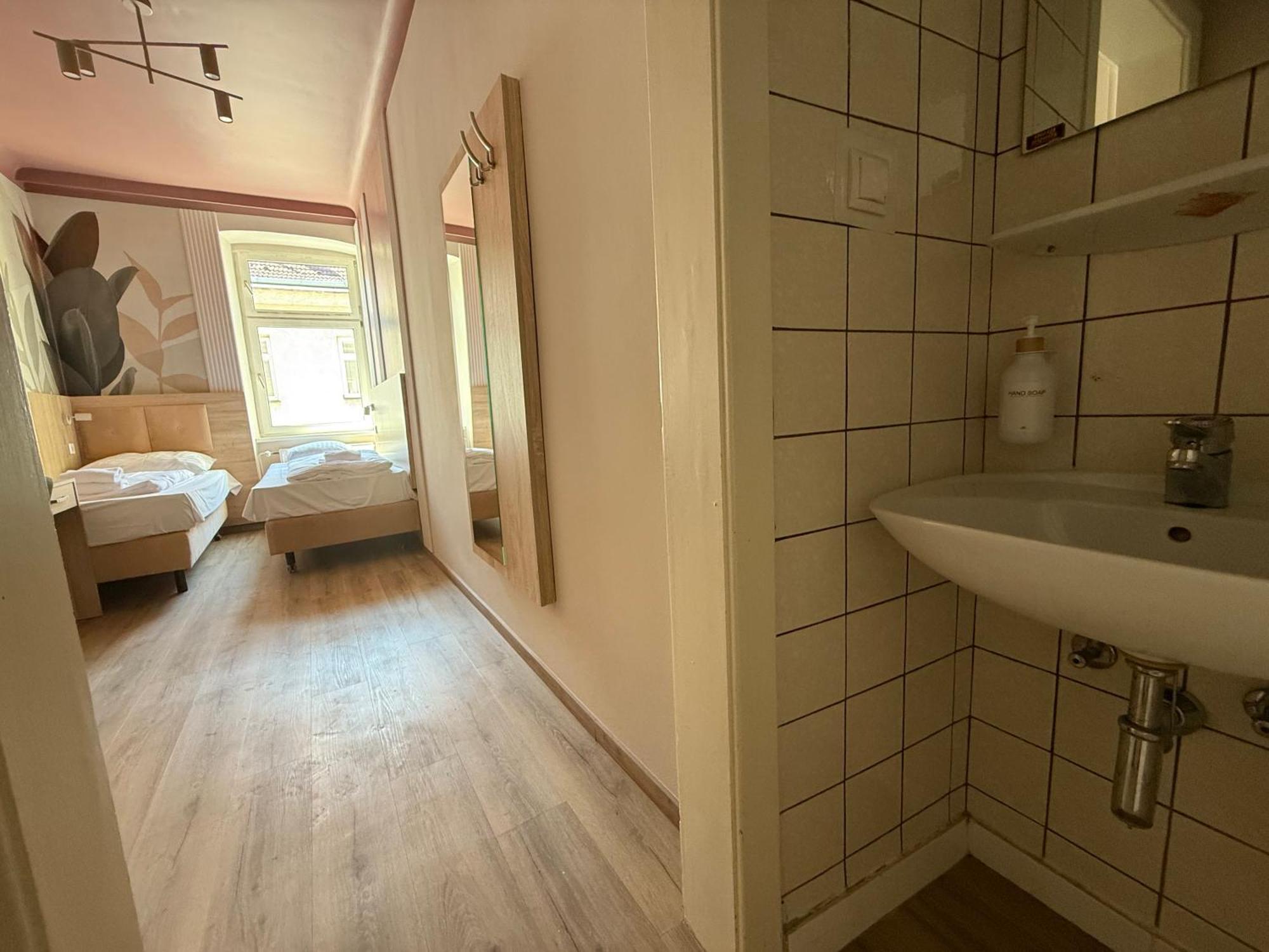 Dependance Rooms I 6 Mins To U6 Alser Strasse I Self Check In * Vienna