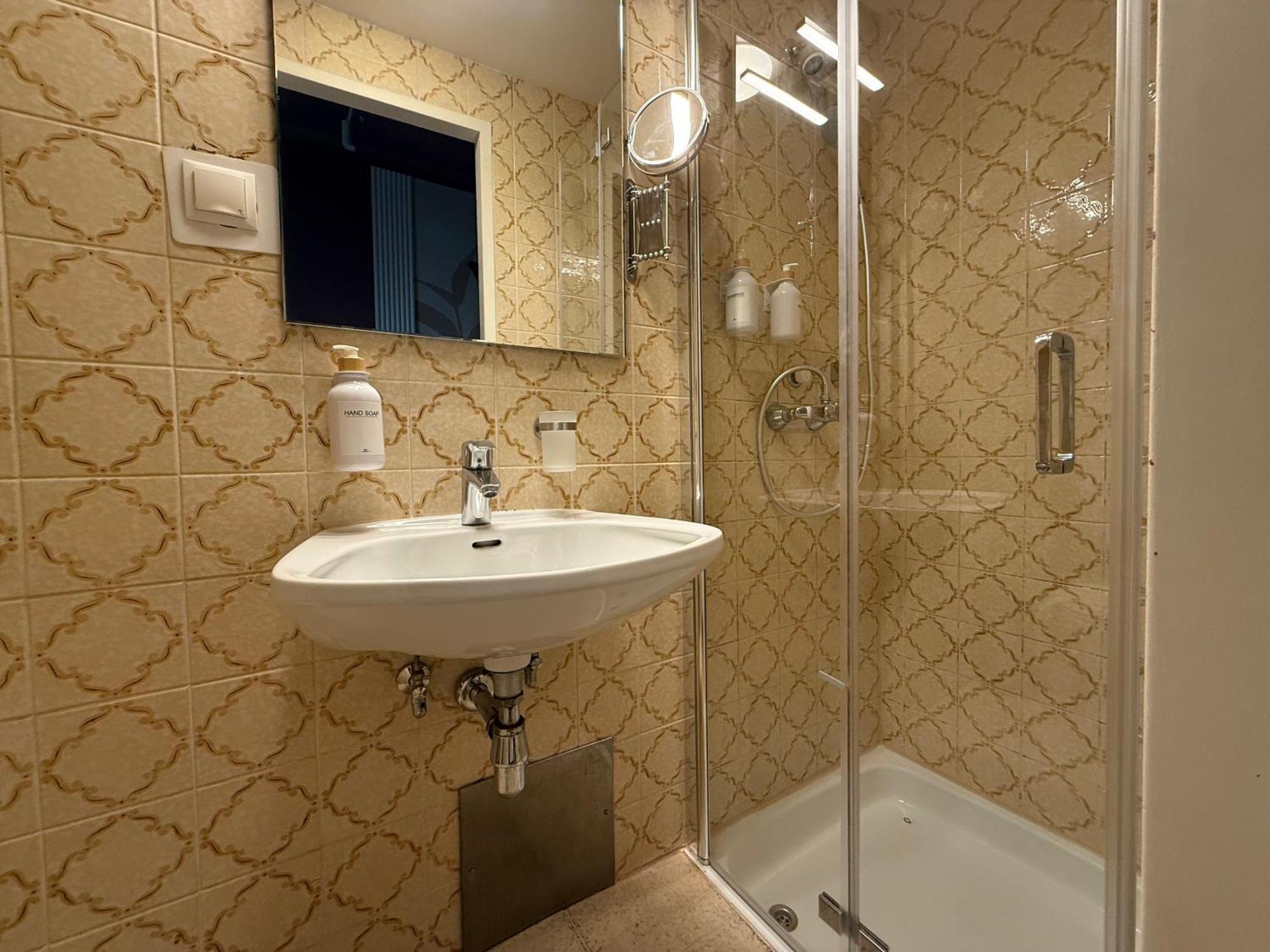 Dependance Rooms I 6 Mins To U6 Alser Strasse I Self Check In * Vienna