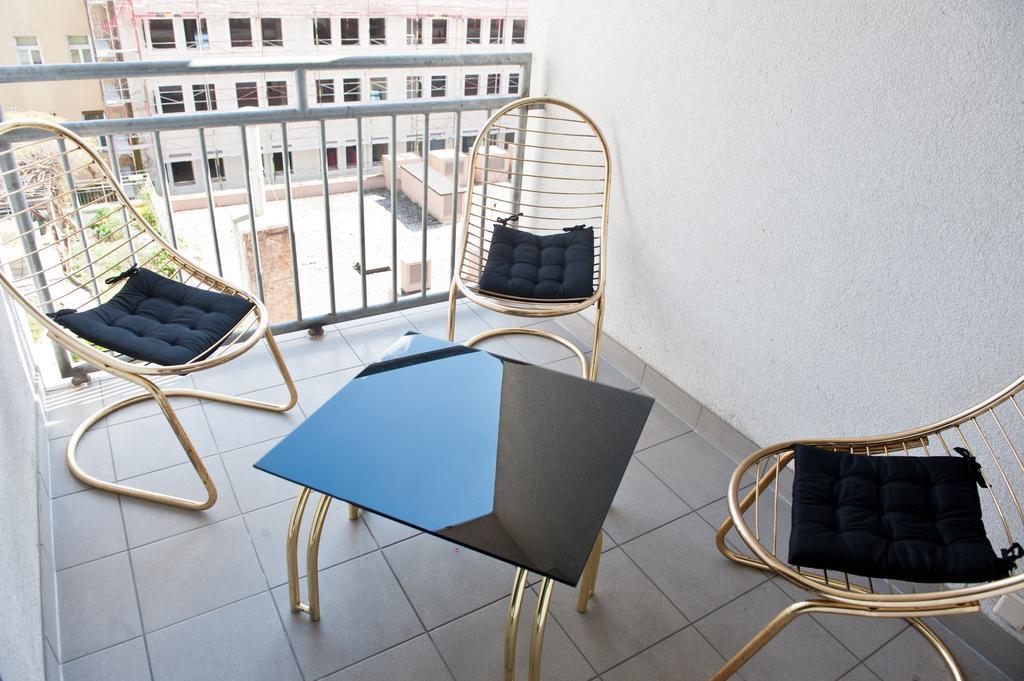 Larogy Apartment *