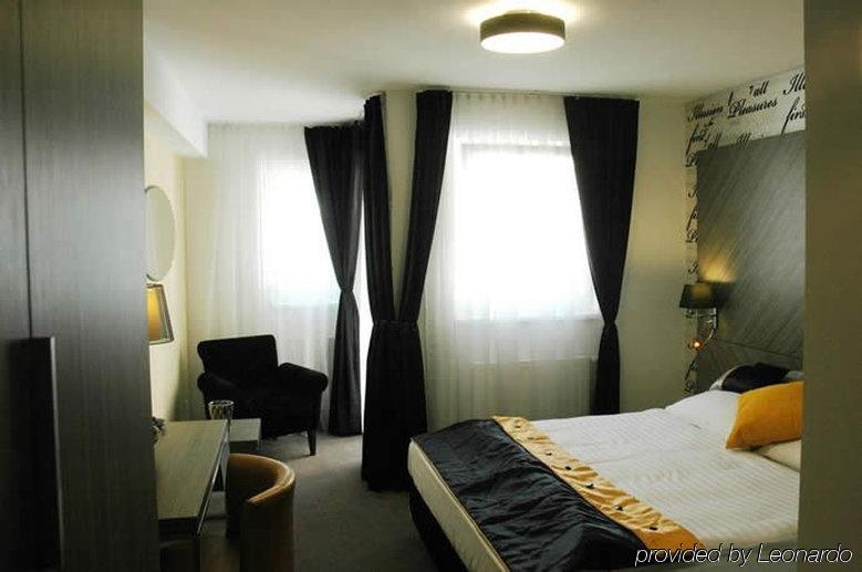 Elaya West Hotel 4*