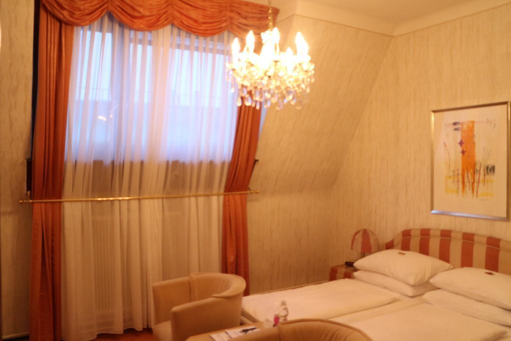 Hotel Schweizerhof 3*