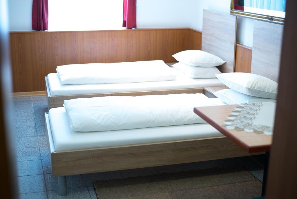 Cafe 168 Bed & Breakfast 2*