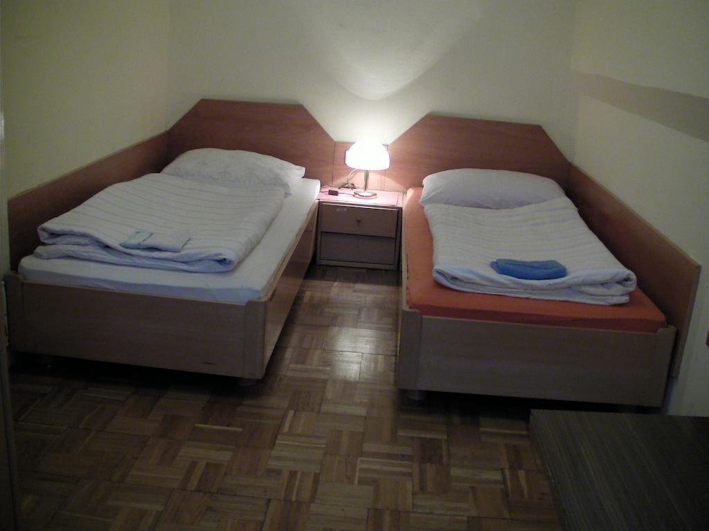 Gasthof Happyhostel Wien