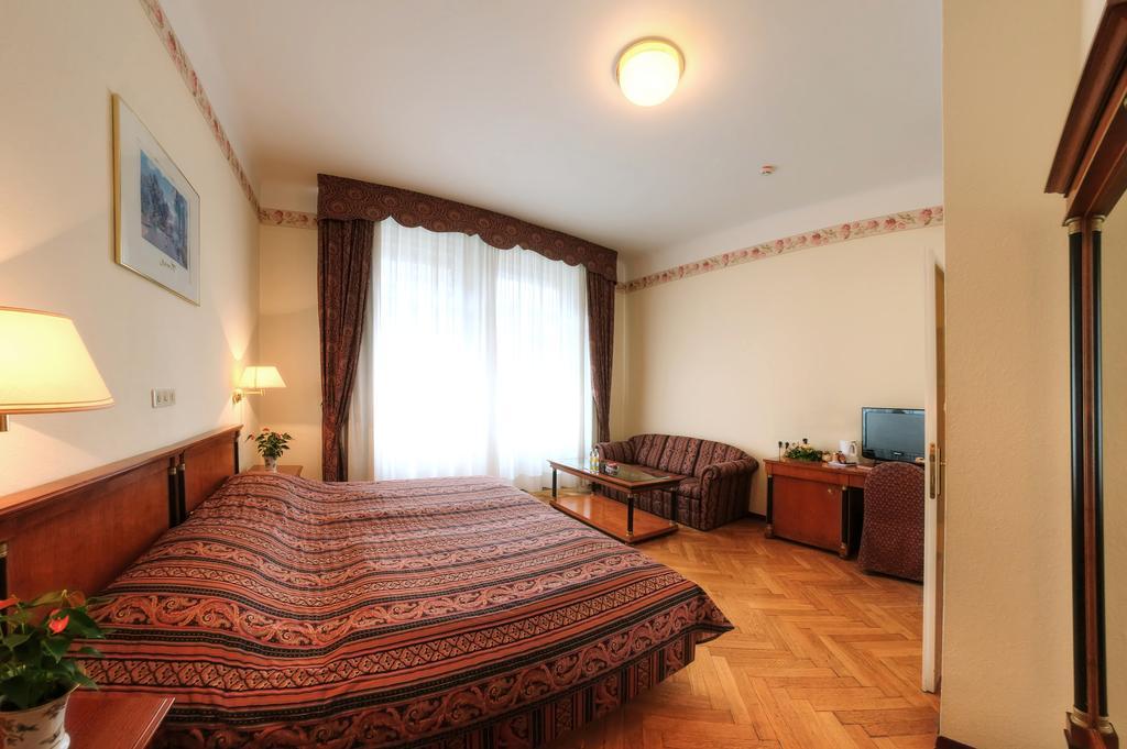 Carlton Opera Viena