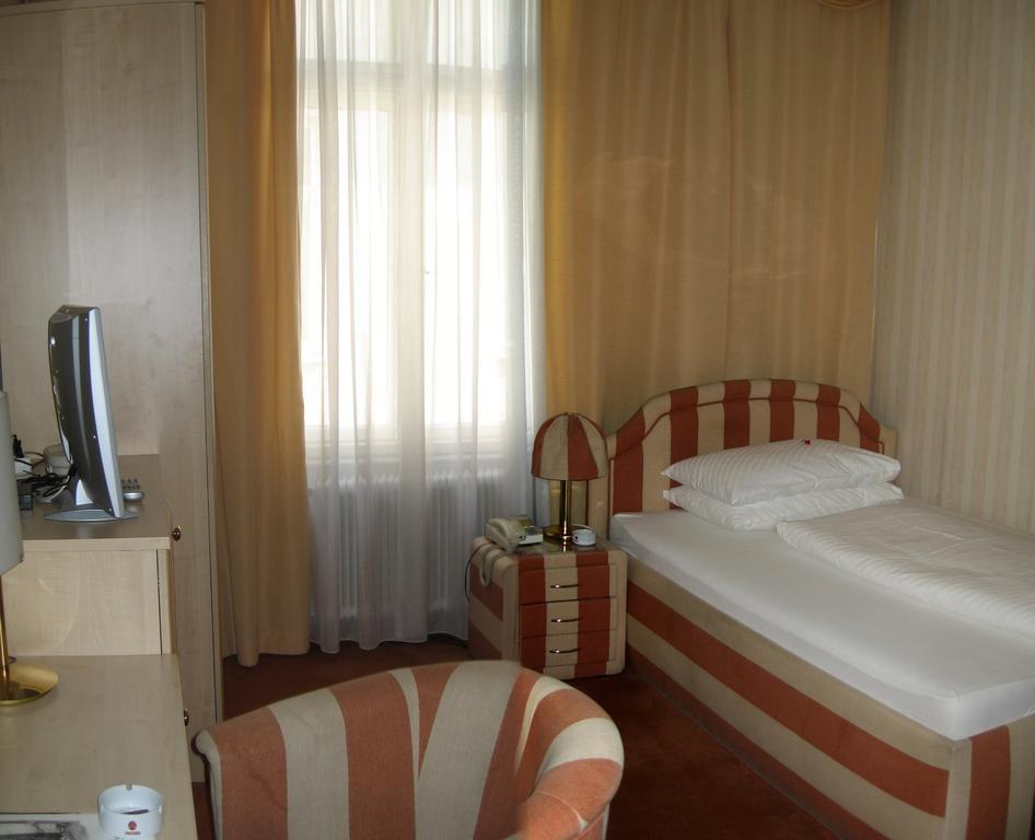 Hotel Schweizerhof 3*