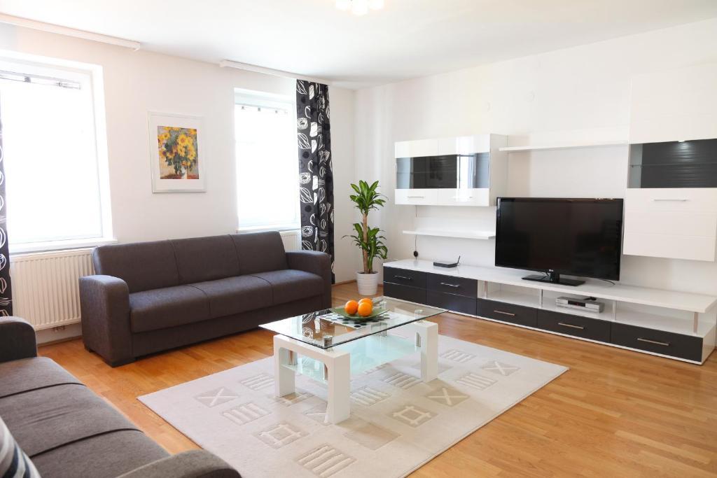 3 Sunny Apartments-schoenbrunn, 100m2 With Balcony Apartment *