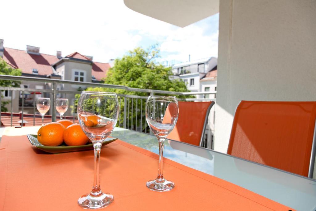Apartment 3 Sunny Apartments-schoenbrunn, 100m2 With Balcony Vienna
