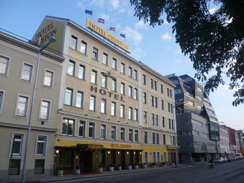 Hotel Cryston 3*