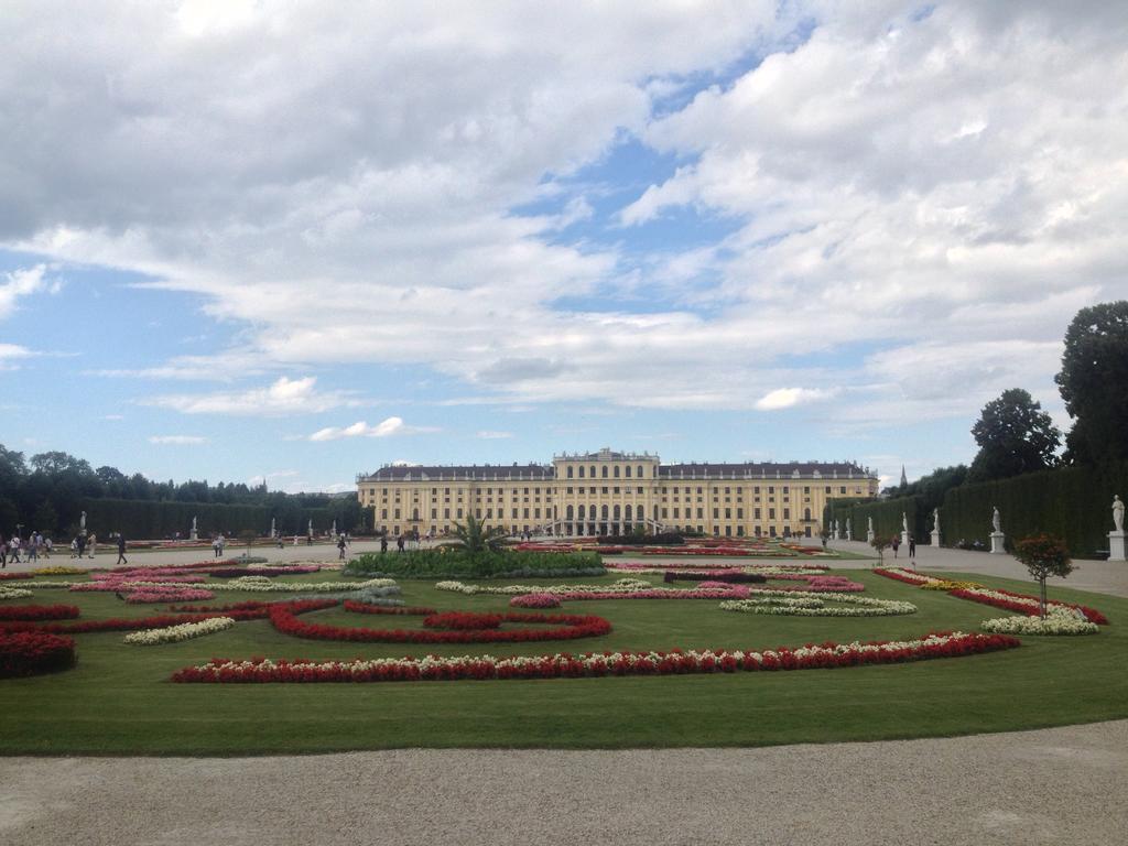 Big Vintage Style Flat Near Schonbrunn