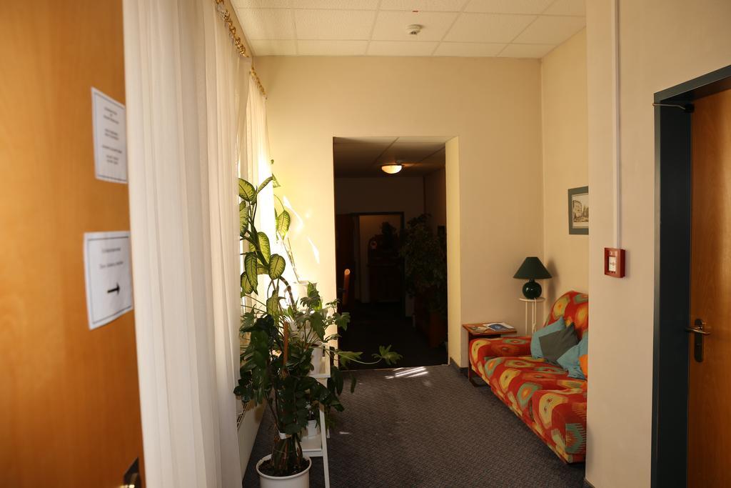 Hotel Very Apartments, 5 Min To Center, No Reception