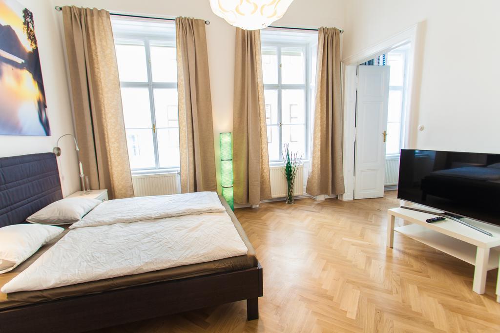 Deluxe With 3 - Hegelgasse 17 - Apartment