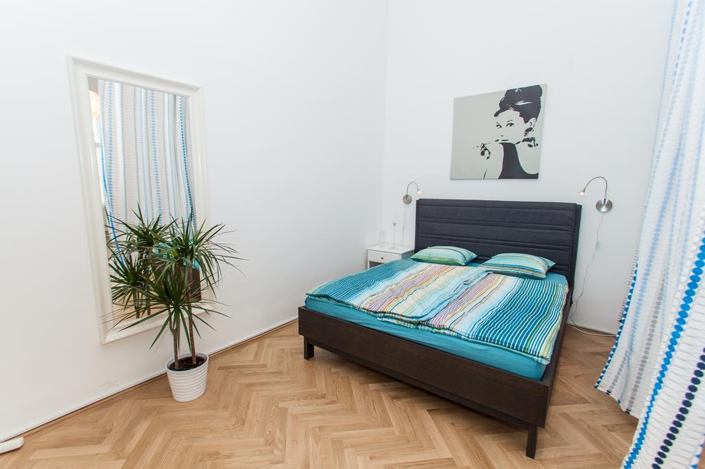 Deluxe With 3 - Hegelgasse 17 -