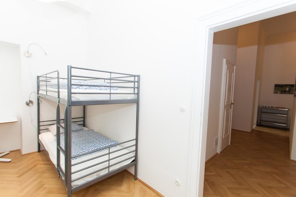 Deluxe With 3 - Hegelgasse 17 -