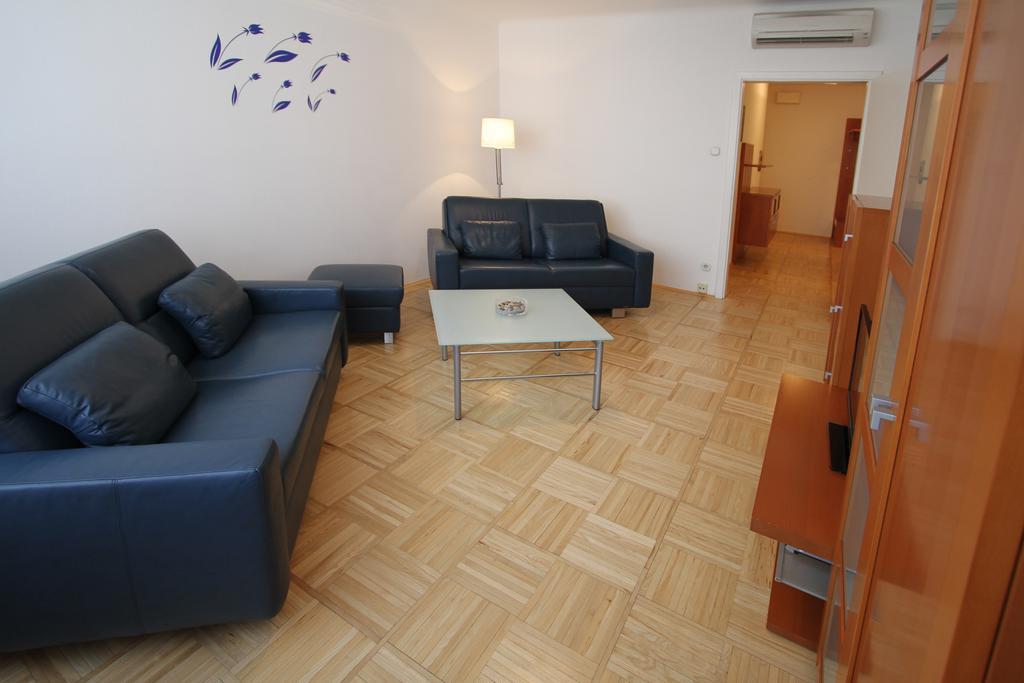 Top Location Marc Aurel Apartment