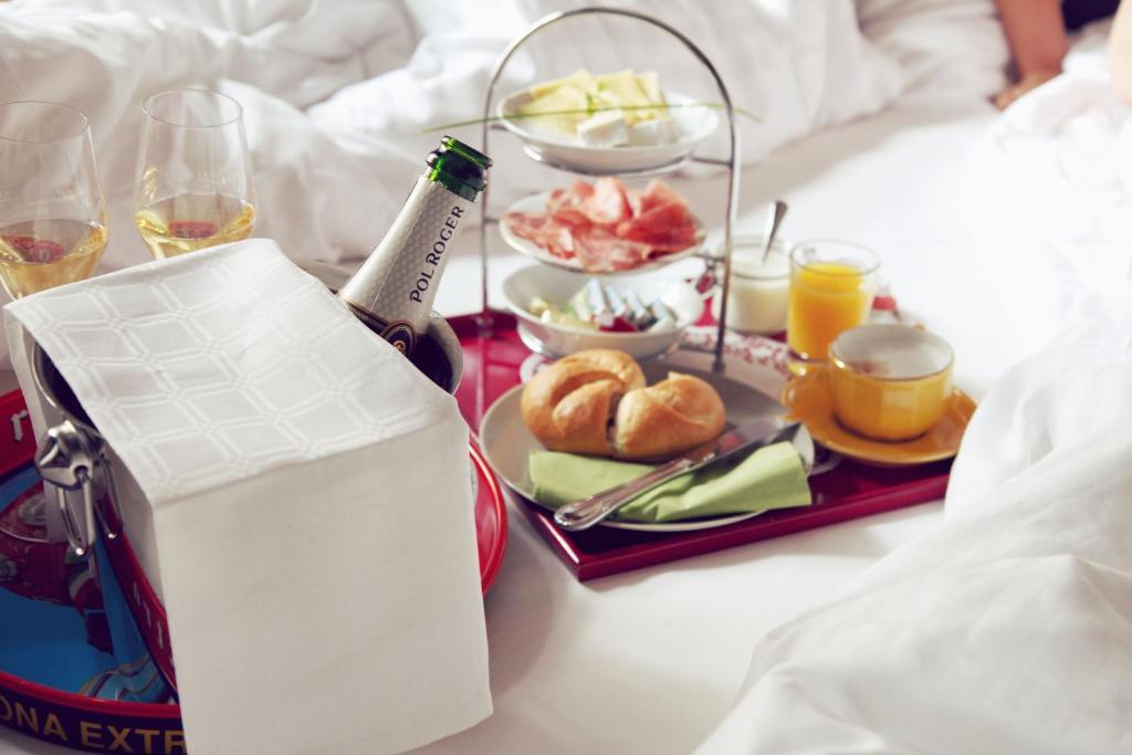 Saint Shermin & Champagne Hotel Vienna