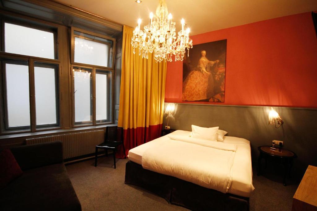 Saint Shermin & Champagne Vienna