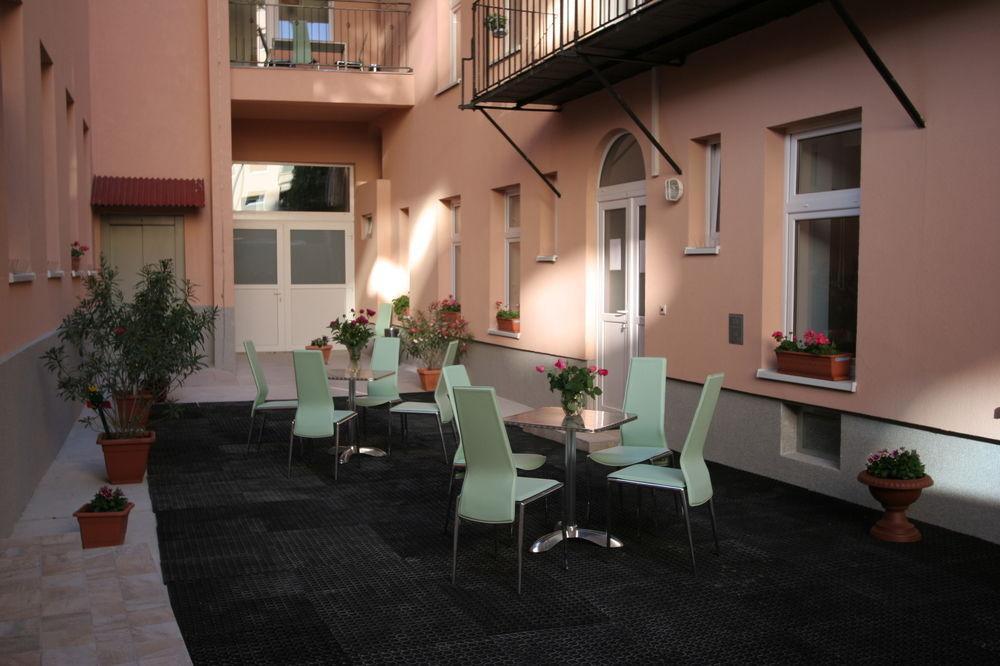 Margareten Long Apartment