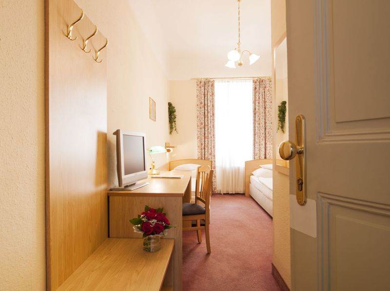 Graf Stadion Hotel 3*