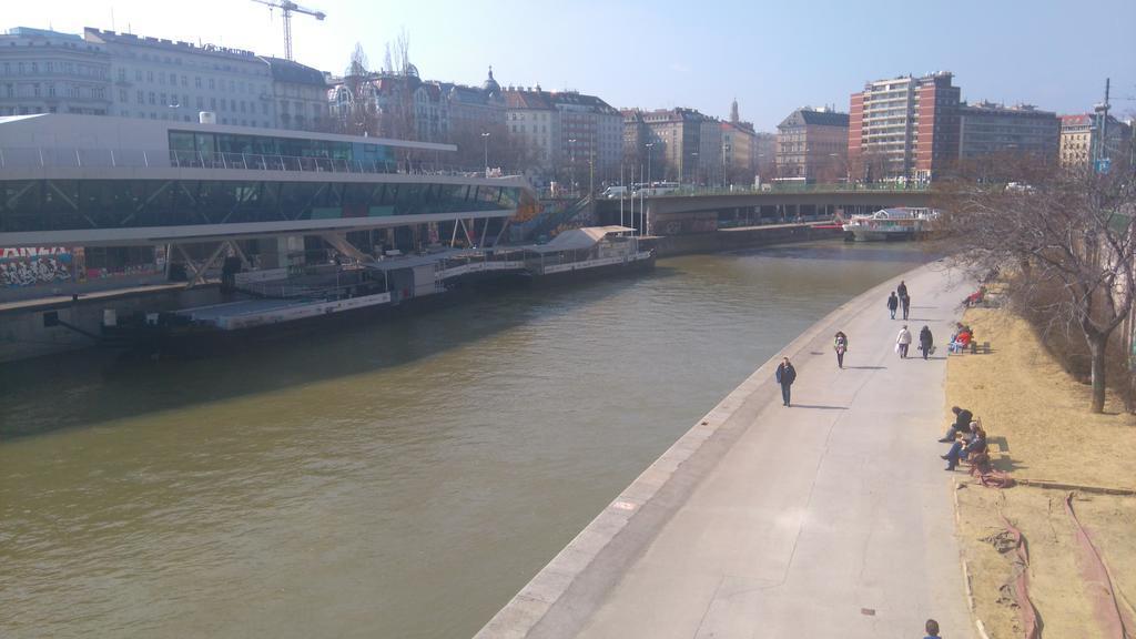 Am Donaukanal Vienna