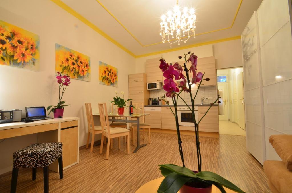Ajo Messe - Contactless Check In Aparthotel 3*