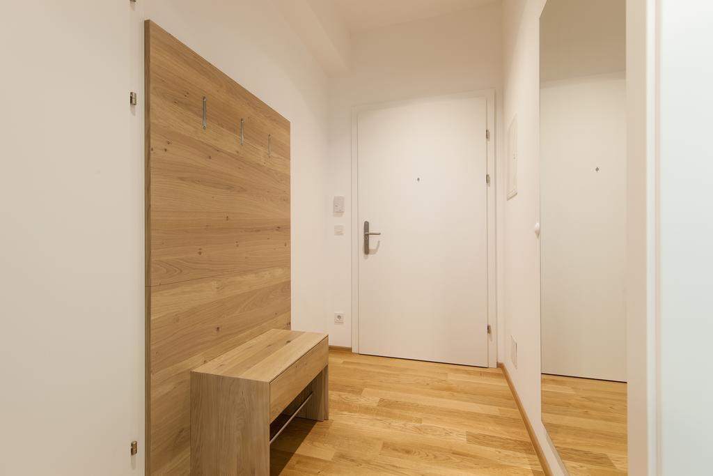 Nadland Wehlistrasse Vienna