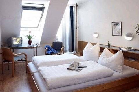 Allyouneed Vienna2 Hotel 3*