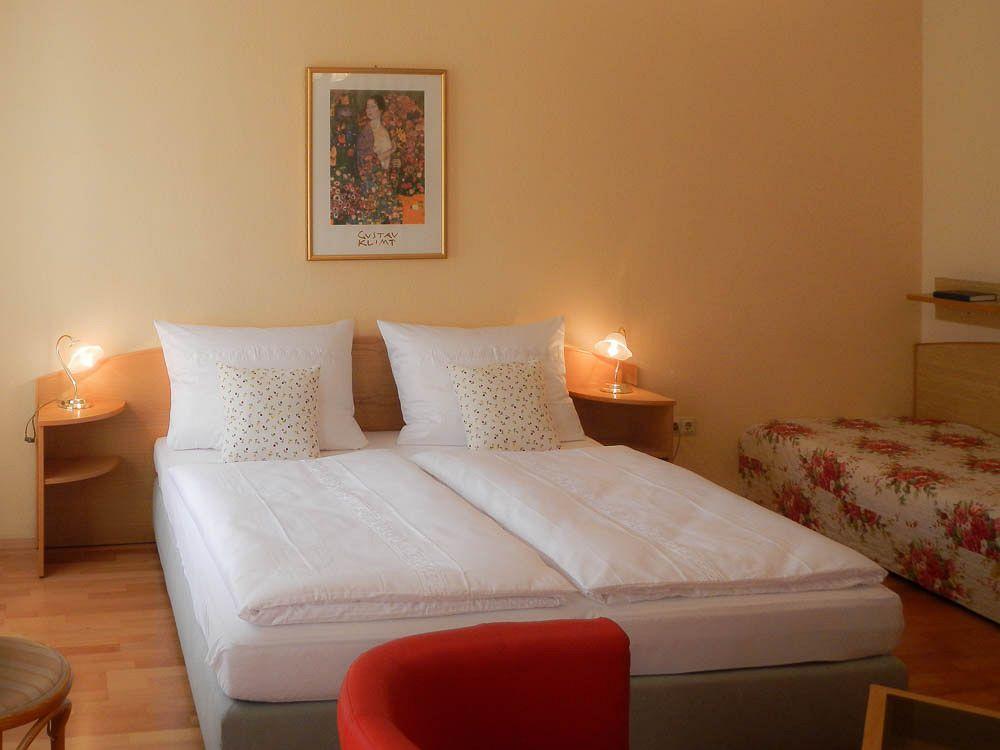 Hotel Graf Stadion 3*