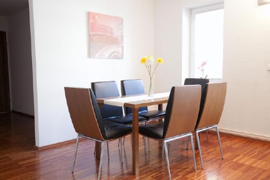 Royal Living Aparthotel 4*