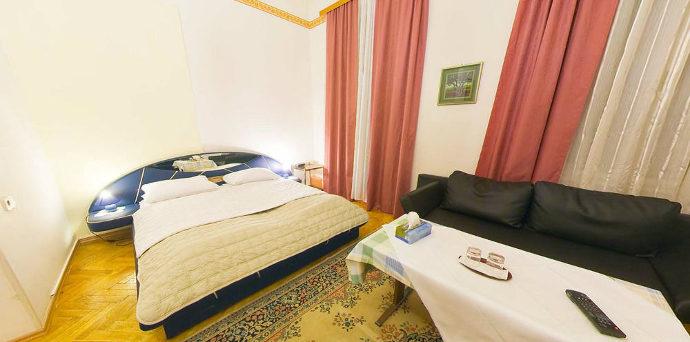 Hotel Stadtpark Guest house 3*