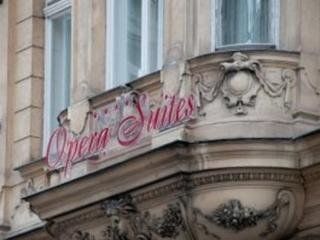 Opera I Self Check In Vienna