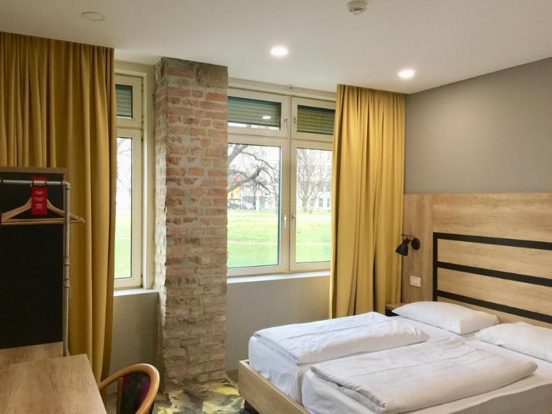 Hotel Cryston 3*