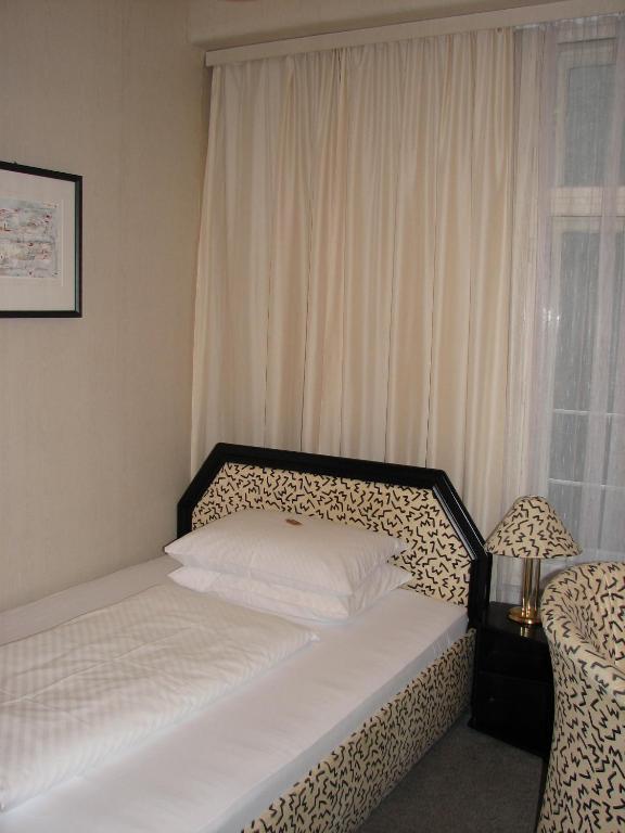Schweizerhof Hotel 3*