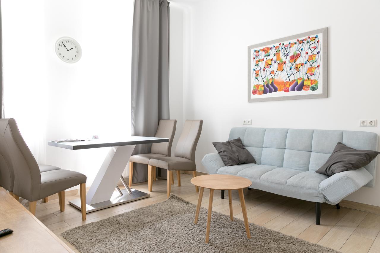 Apartment House In Vienna Apartment *
