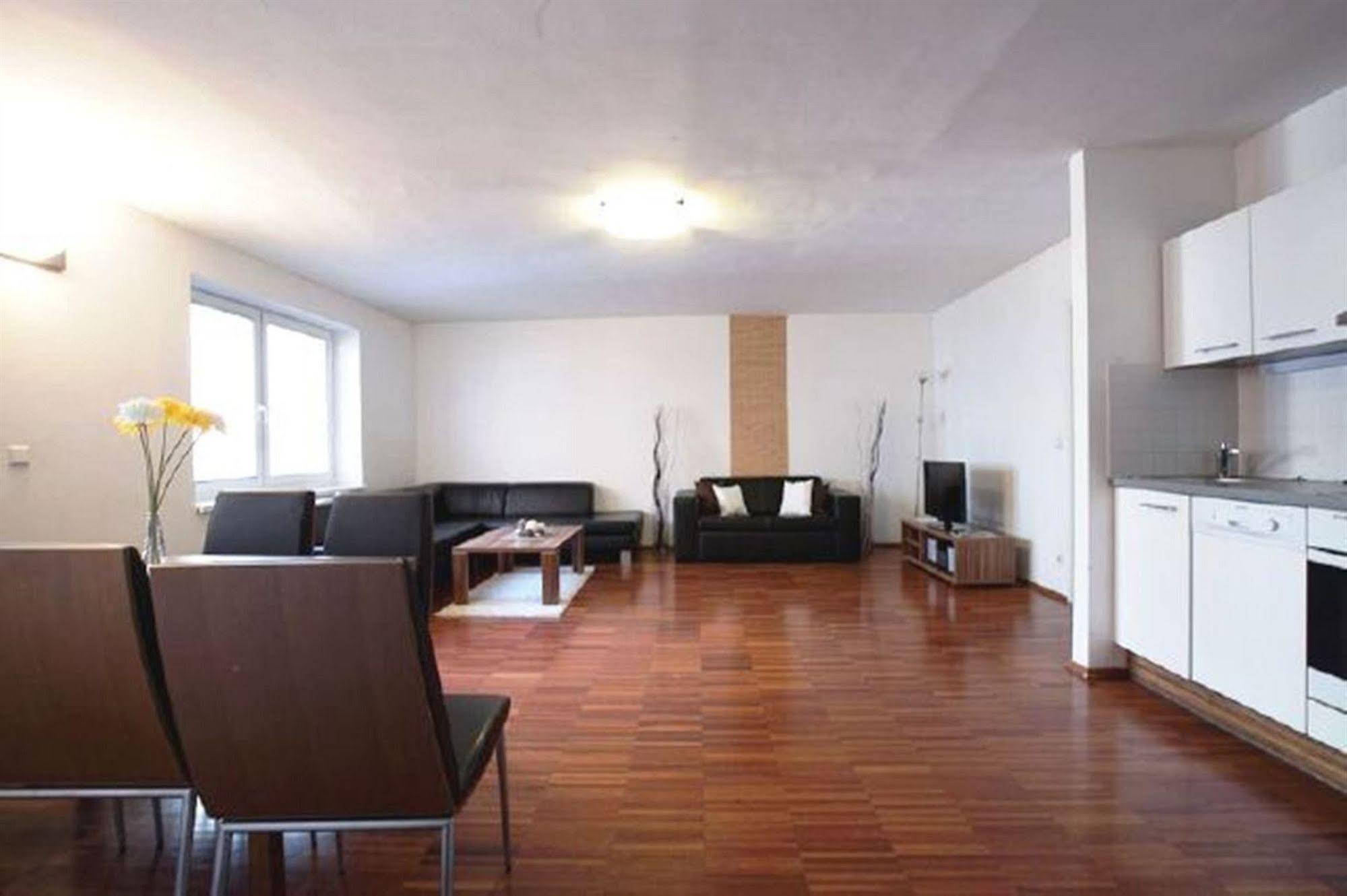 Royal Living Aparthotel