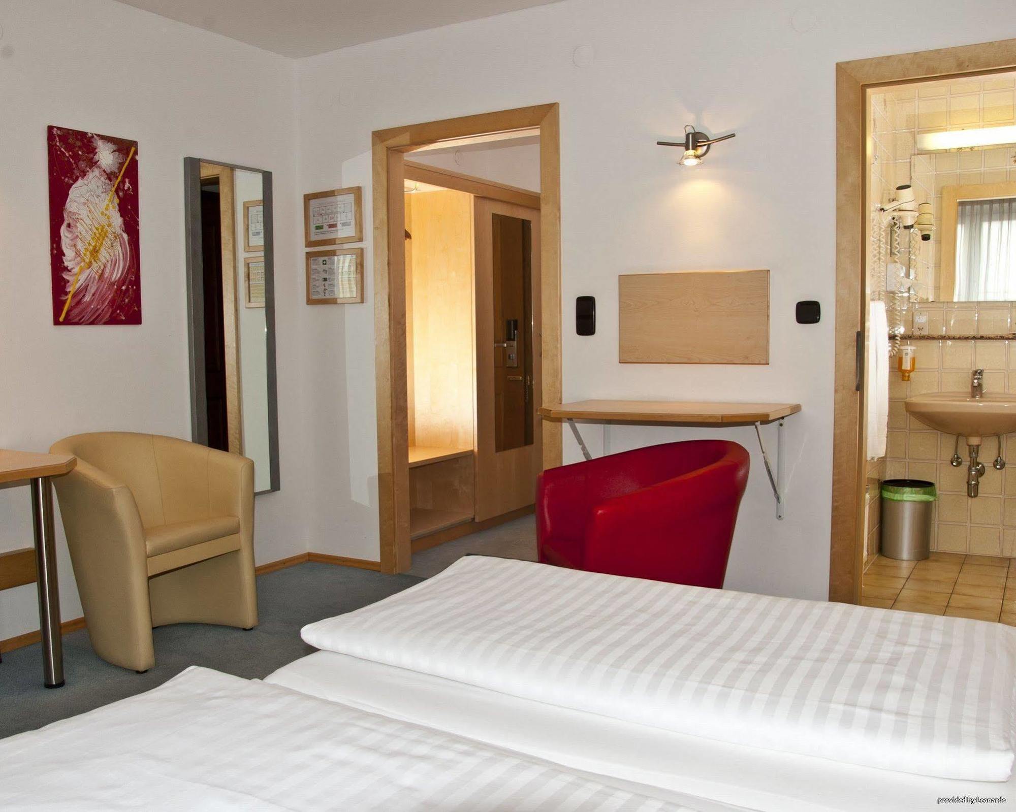 Lenas Hotel Vienna