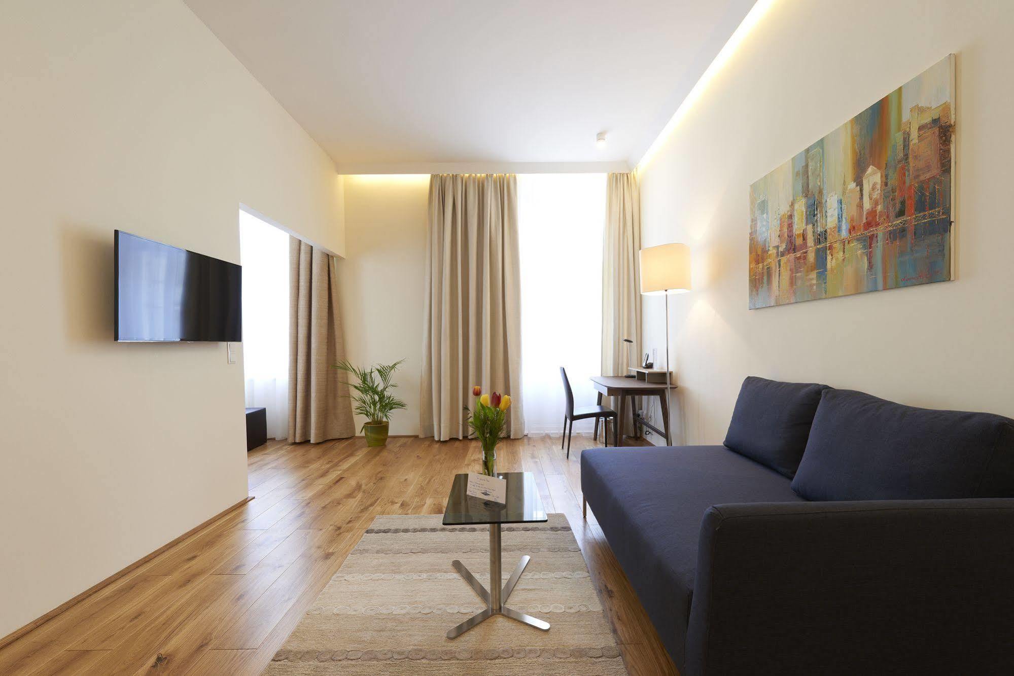 Hilight Aparthotel 4*