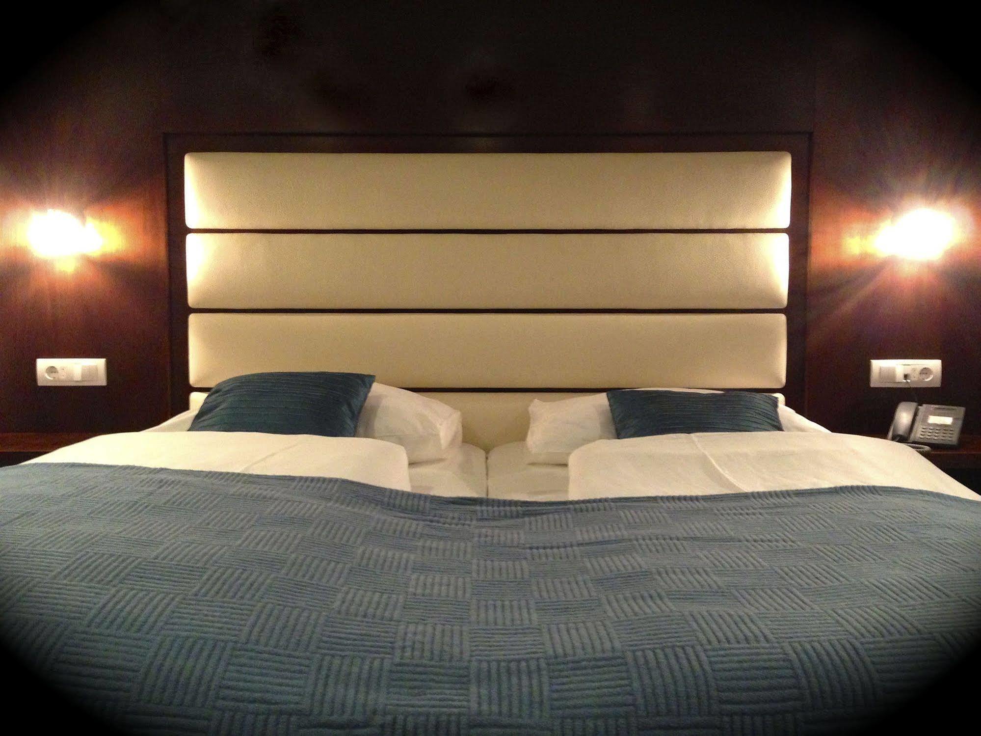 Cryston Hotel 3*
