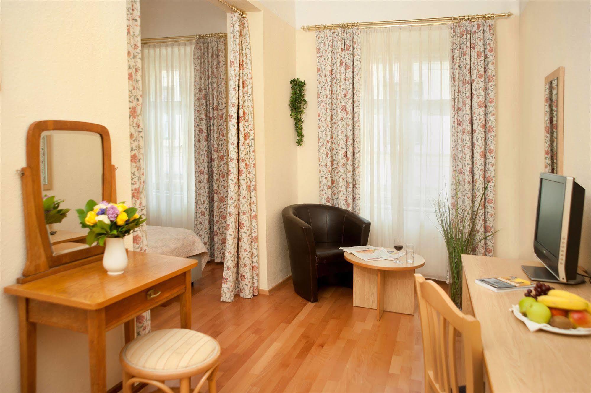 Graf Stadion Hotel 3*