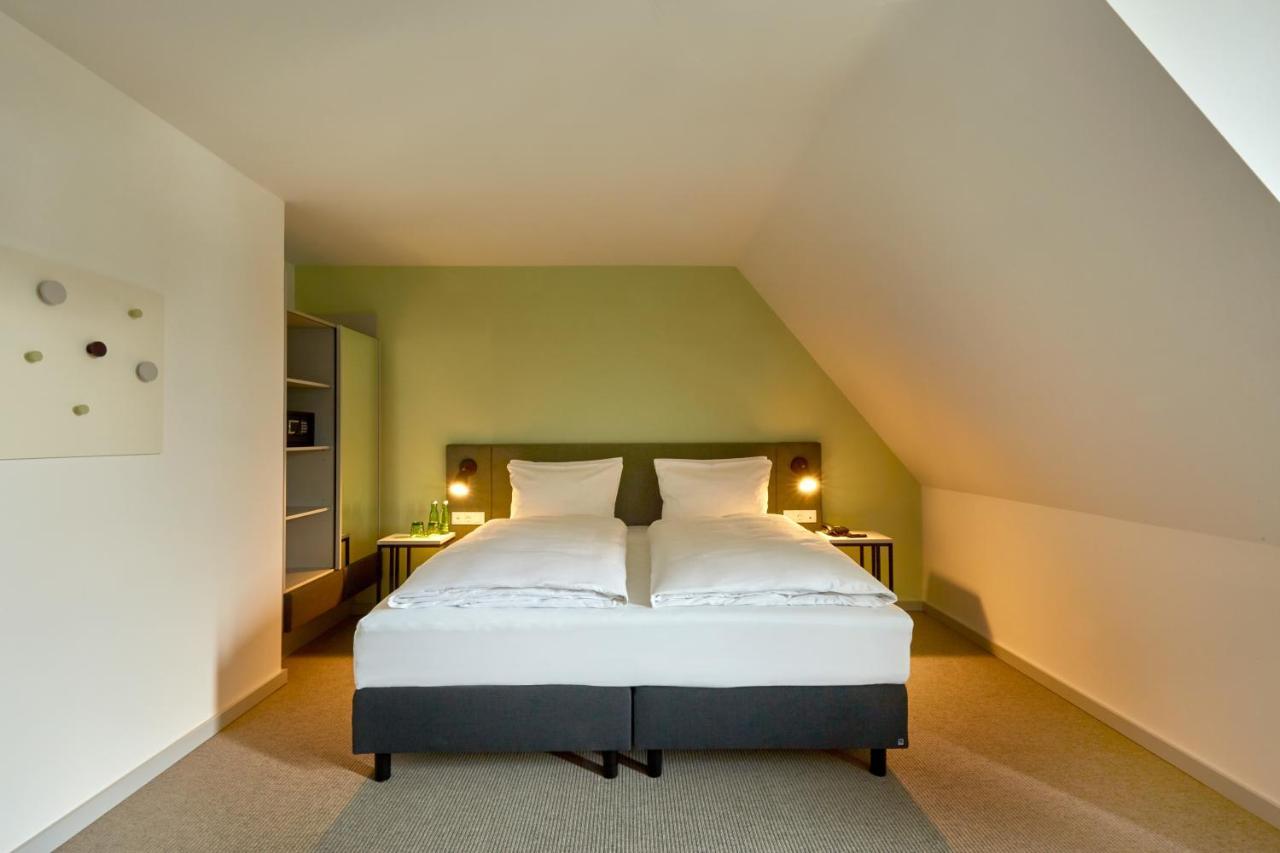 Hotel H+