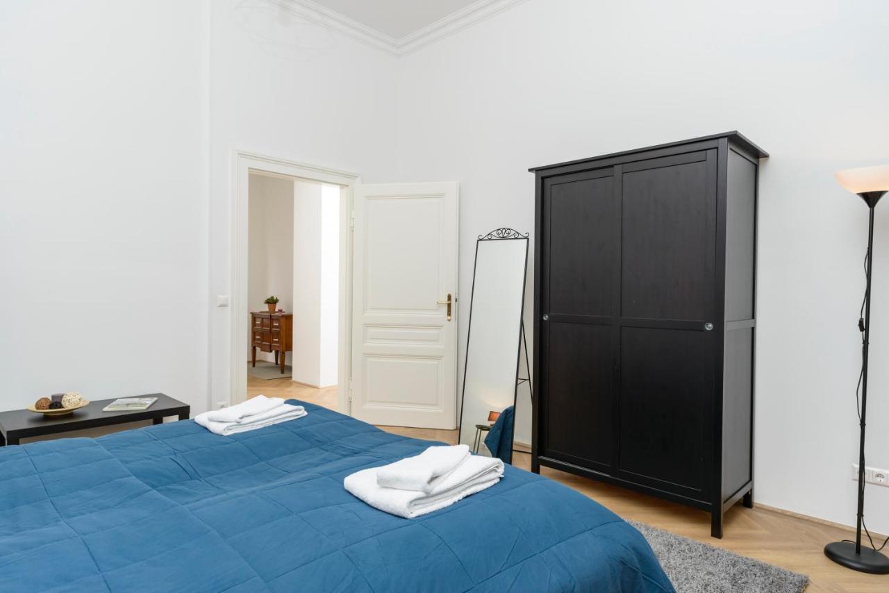 Senator Stephansplatz By Ichbucheat Apartment Wien