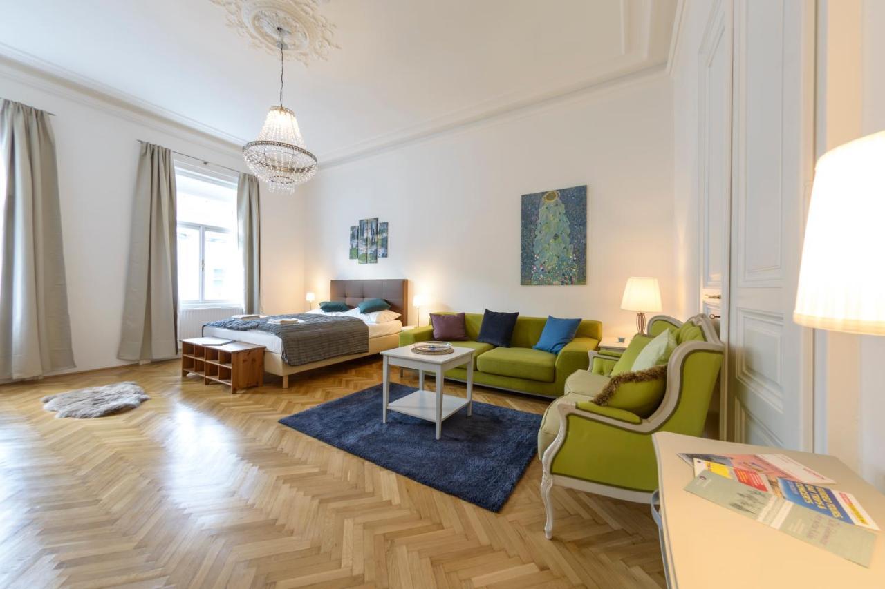 Senator Stephansplatz By Ichbucheat Apartment