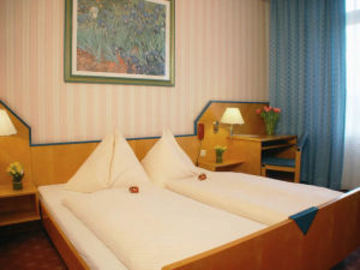 Hotel Cryston 3*