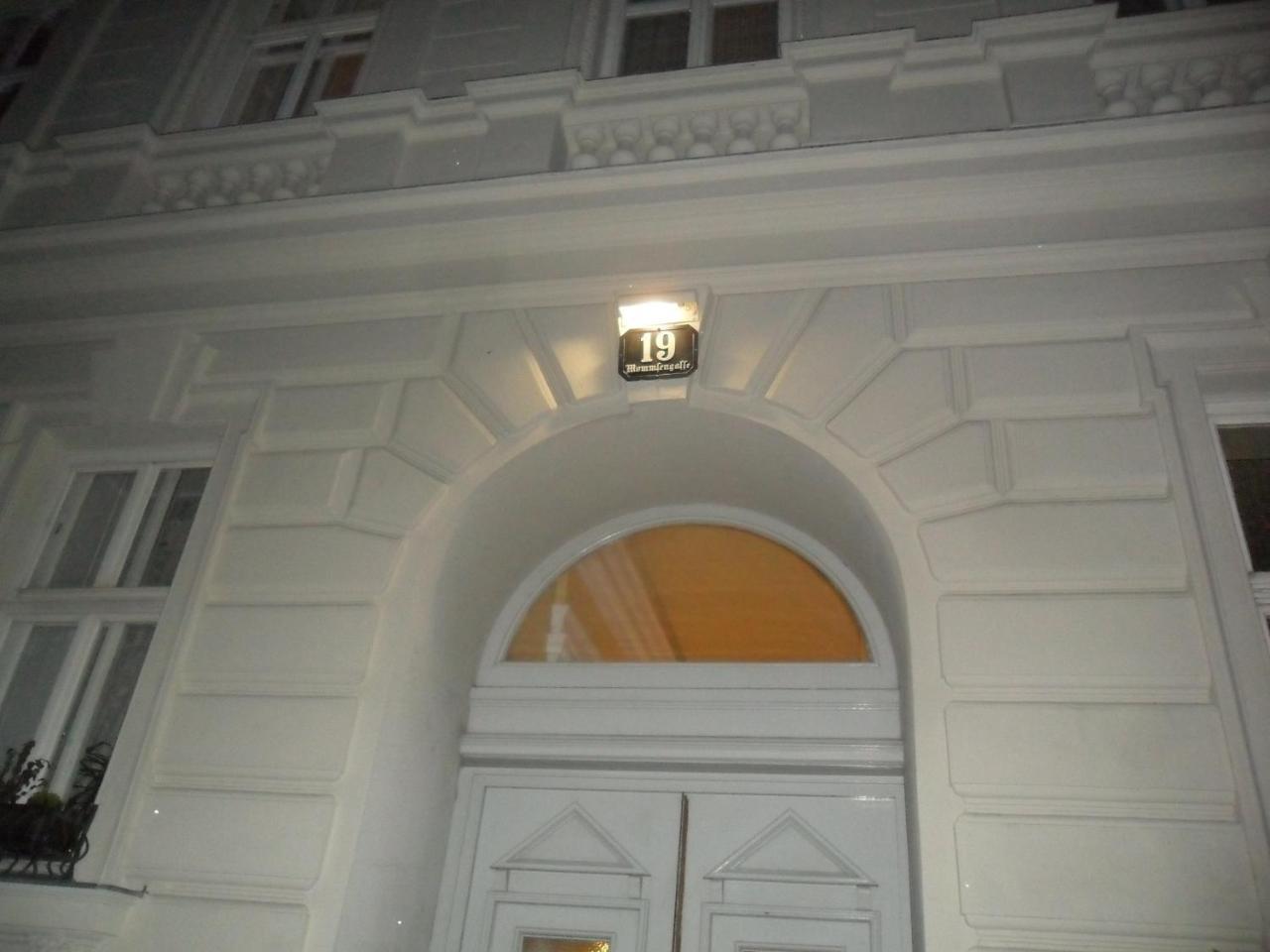 Luxury Near Castle Guest house *