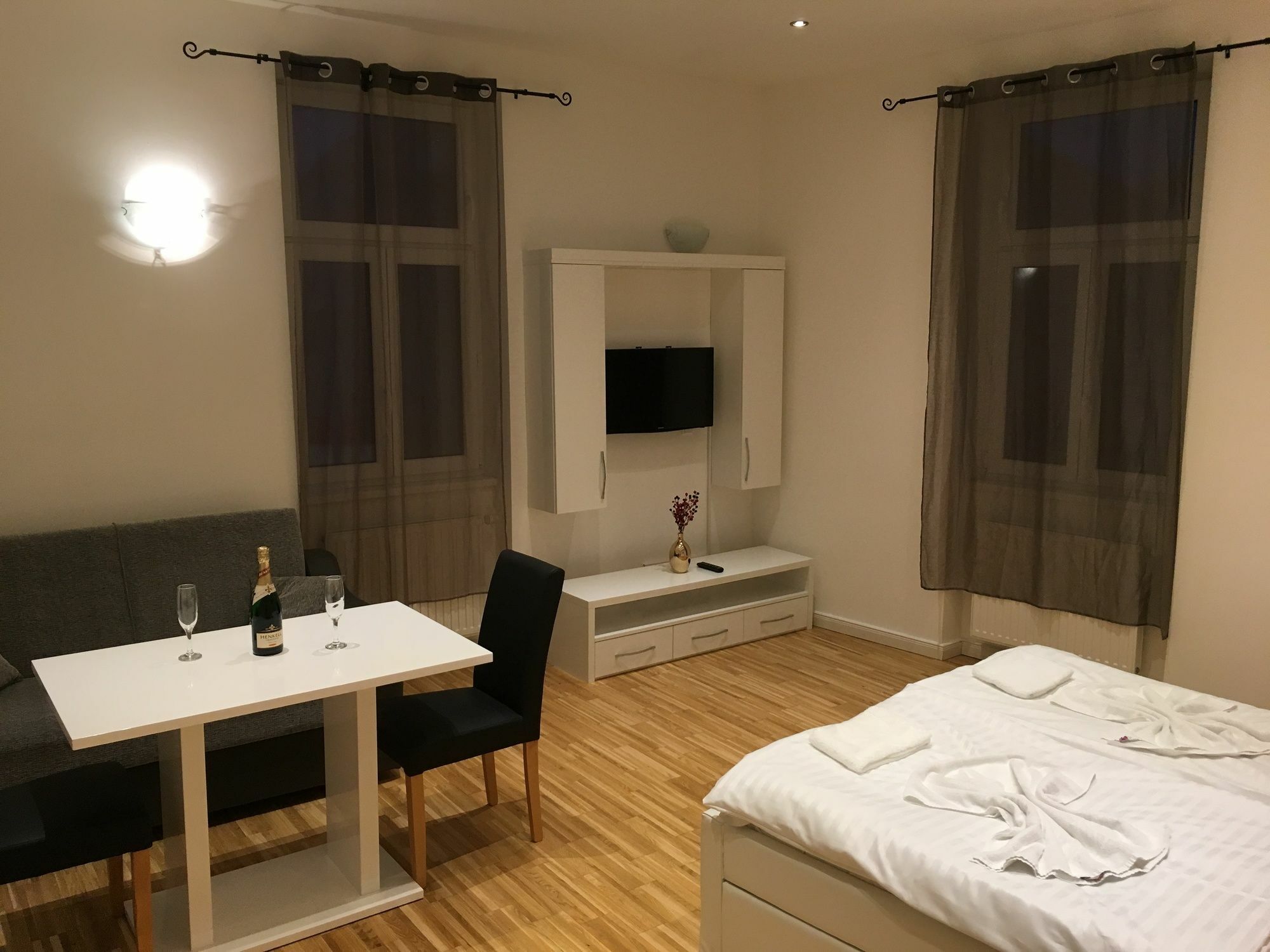 United Homes Apartment *