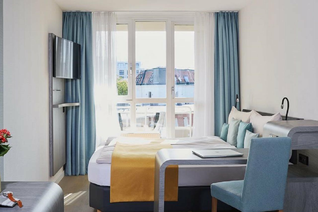 Living Kaiser Franz Joseph 4*
