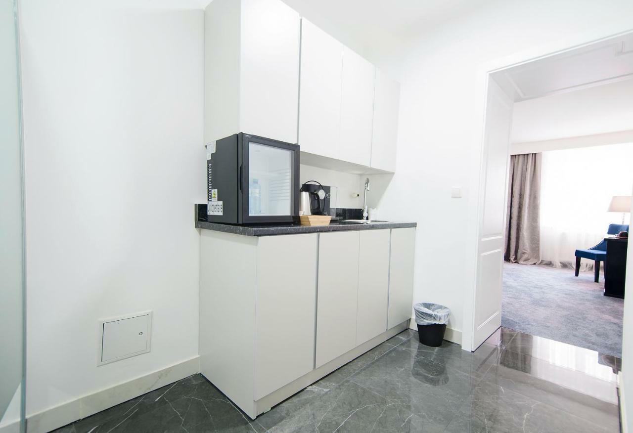 Apartment 1st *