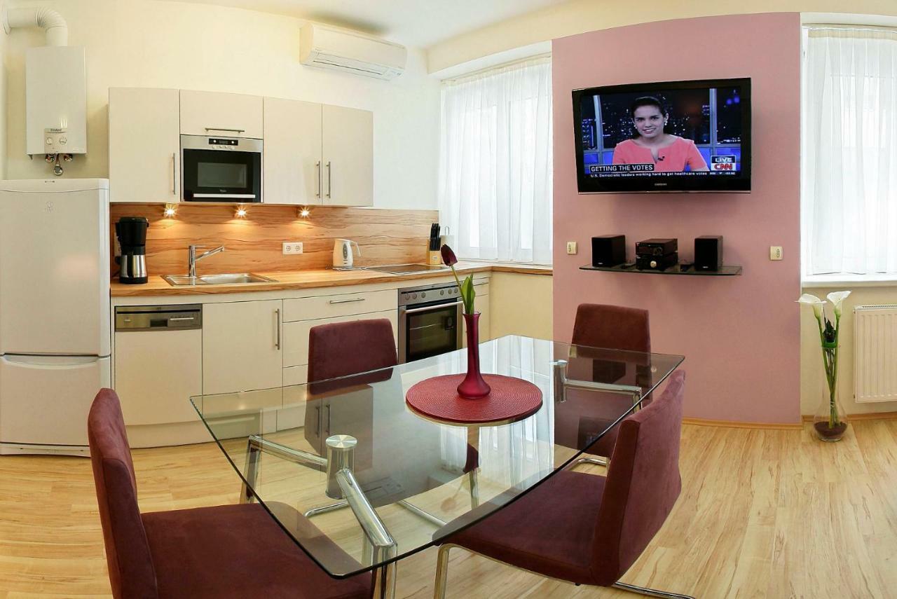 Explorer's Hub Apartment Vienna