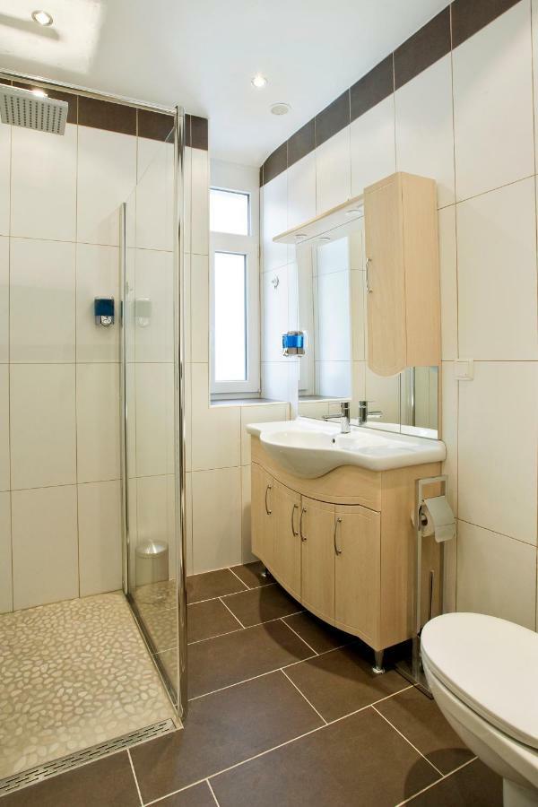 Explorer's Hub Apartment Vienna